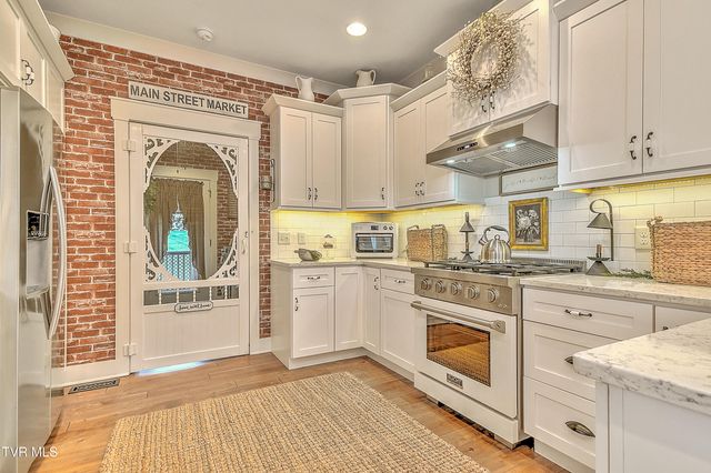 285 Princeton Gardens Drive, Johnson City, TN 37601