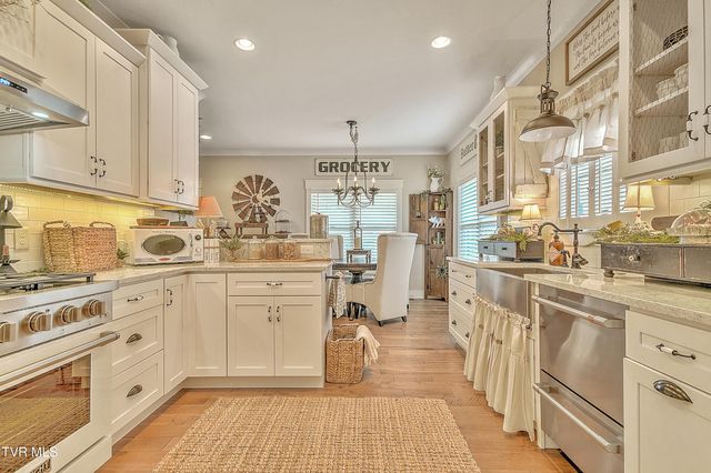 285 Princeton Gardens Drive, Johnson City, TN 37601