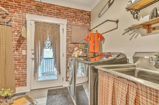 285 Princeton Gardens Drive, Johnson City, TN 37601