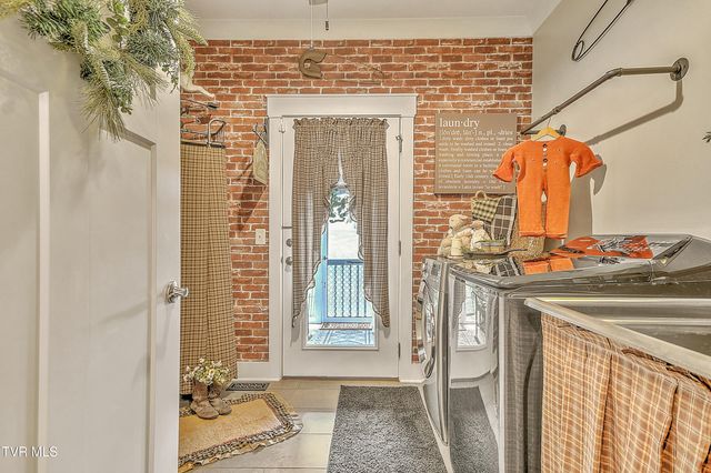 285 Princeton Gardens Drive, Johnson City, TN 37601