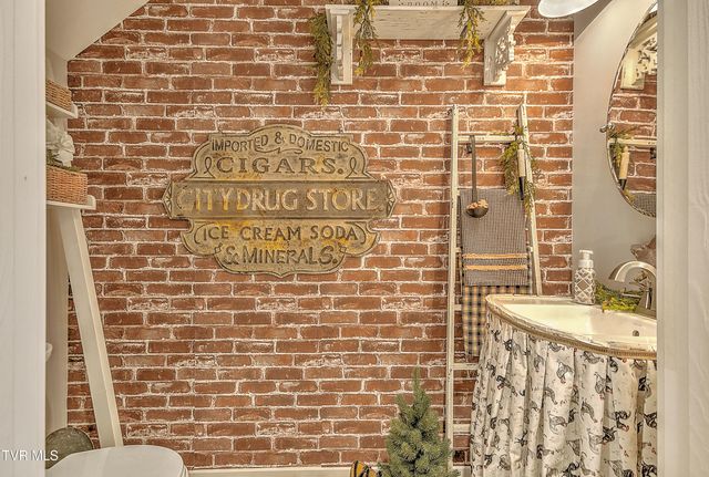 285 Princeton Gardens Drive, Johnson City, TN 37601