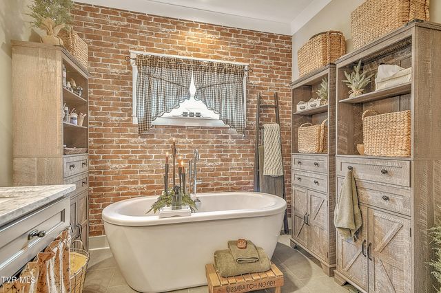 285 Princeton Gardens Drive, Johnson City, TN 37601