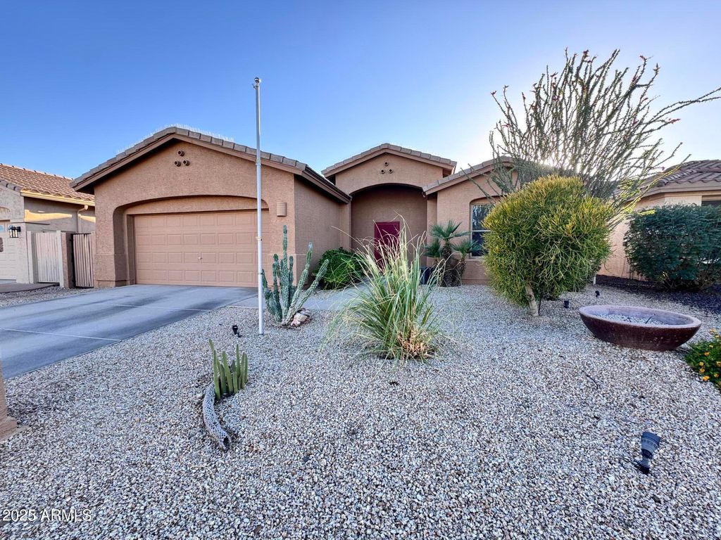 24726 S GOLFVIEW Drive, Sun Lakes, AZ 85248
