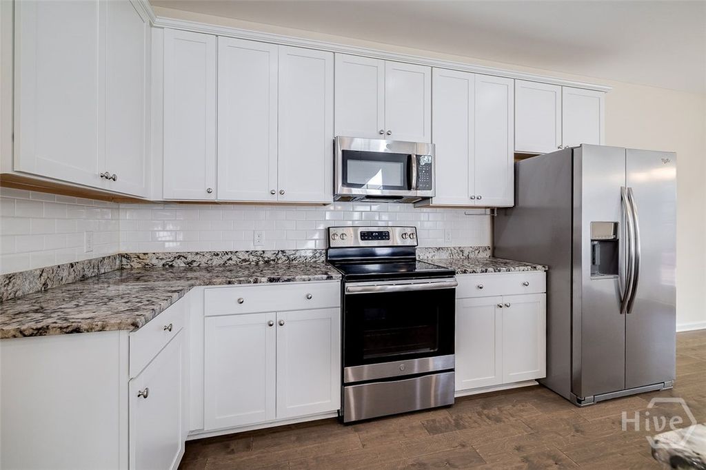Image 14 of property listing at 801 Walthour Drive, Rincon, GA 31326