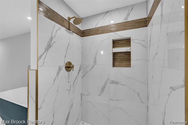 7244 Lahser Road, Bloomfield Hills, MI 48301