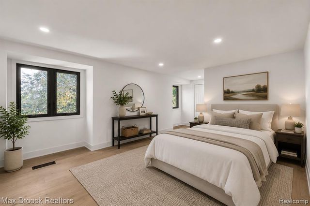 7244 Lahser Road, Bloomfield Hills, MI 48301