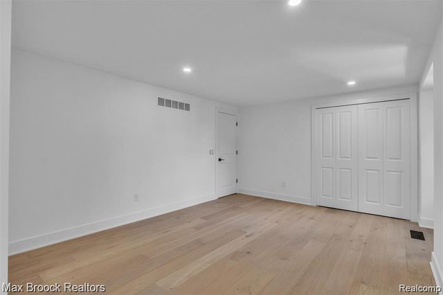 7244 Lahser Road, Bloomfield Hills, MI 48301