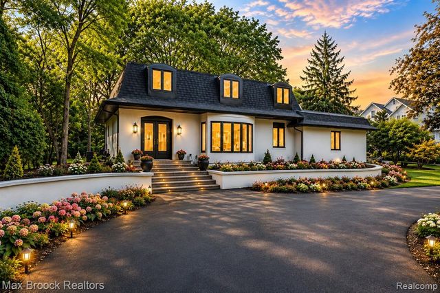 7244 Lahser Road, Bloomfield Hills, MI 48301