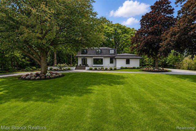7244 Lahser Road, Bloomfield Hills, MI 48301