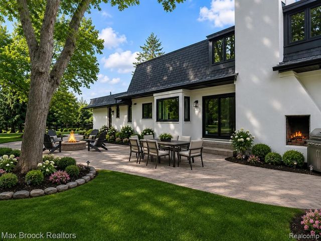 7244 Lahser Road, Bloomfield Hills, MI 48301
