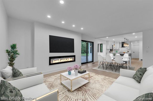 7244 Lahser Road, Bloomfield Hills, MI 48301