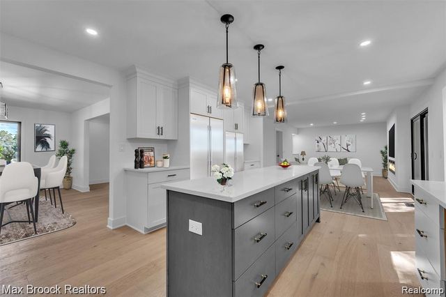 7244 Lahser Road, Bloomfield Hills, MI 48301