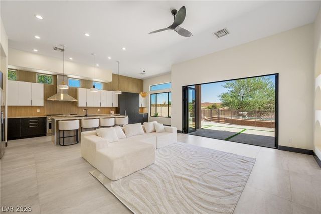 18 Wade Hampton Trail, Henderson, NV 89052