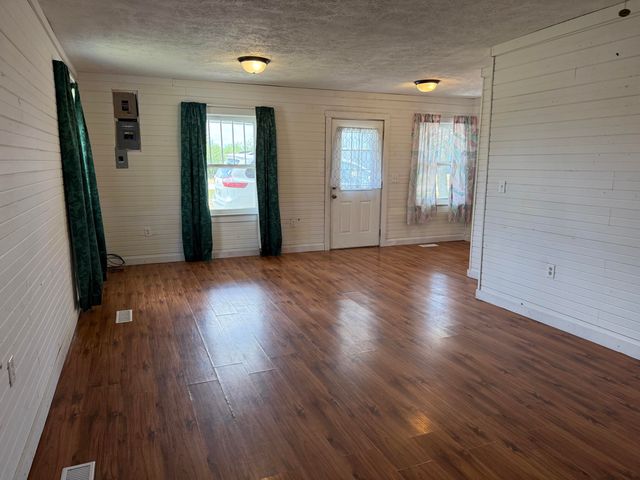 698 700 W Commercial Street, Mansfield, MO 65704