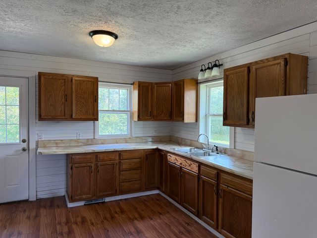 698 700 W Commercial Street, Mansfield, MO 65704