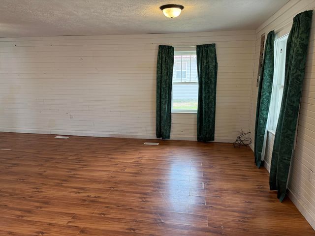 698 700 W Commercial Street, Mansfield, MO 65704