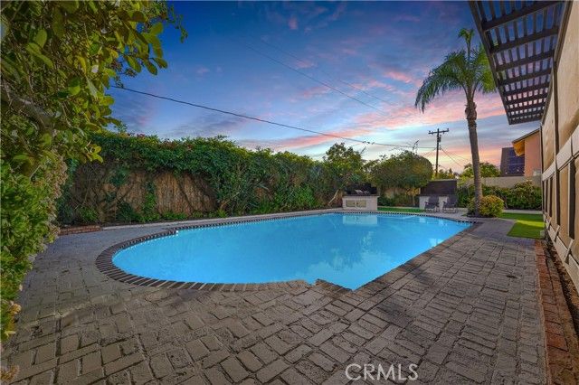 511 Sturgeon Drive, Costa Mesa, CA 92626