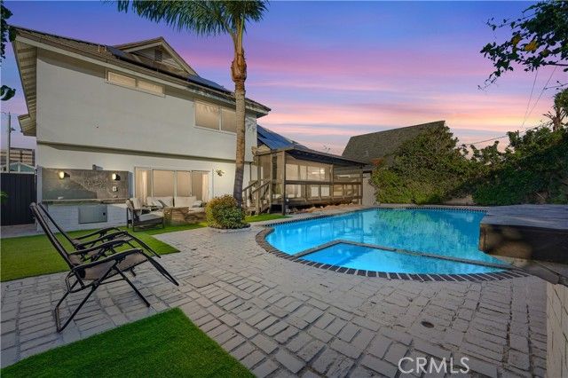 511 Sturgeon Drive, Costa Mesa, CA 92626