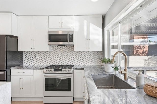 511 Sturgeon Drive, Costa Mesa, CA 92626