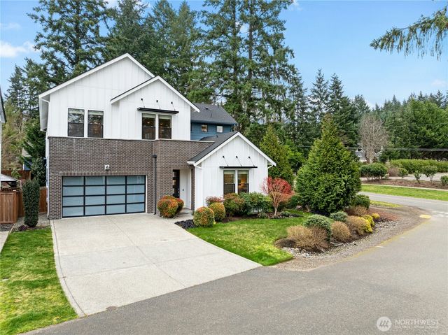 8784 NE Winslow Grove Ct, Bainbridge Island, WA 98110