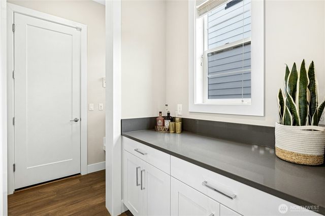 8784 NE Winslow Grove Ct, Bainbridge Island, WA 98110