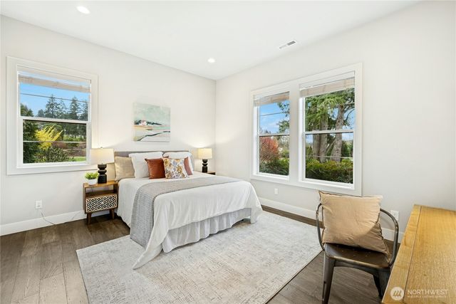 8784 NE Winslow Grove Ct, Bainbridge Island, WA 98110