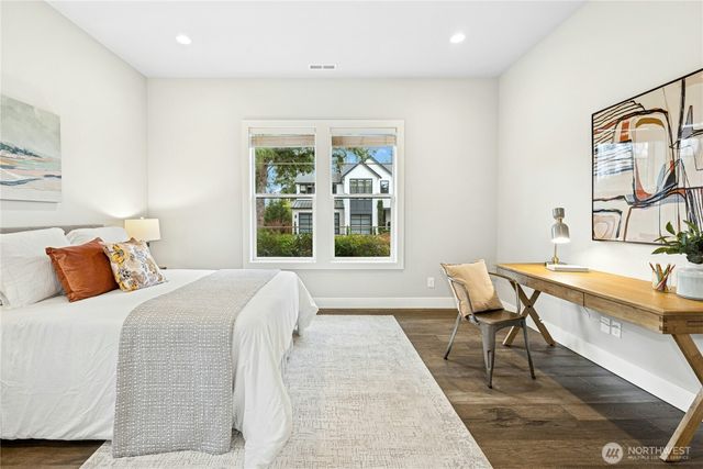 8784 NE Winslow Grove Ct, Bainbridge Island, WA 98110