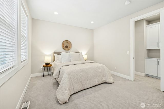 8784 NE Winslow Grove Ct, Bainbridge Island, WA 98110