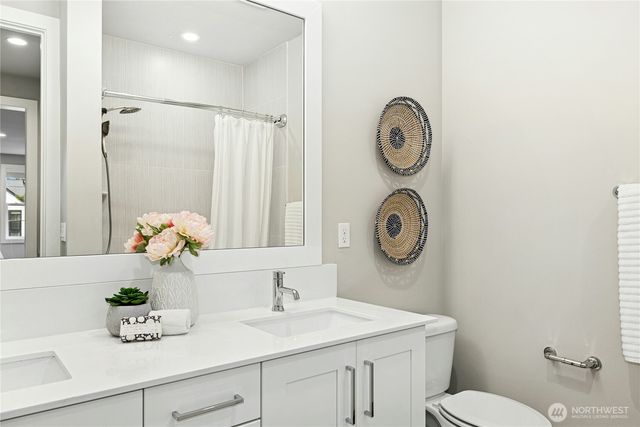 8784 NE Winslow Grove Ct, Bainbridge Island, WA 98110