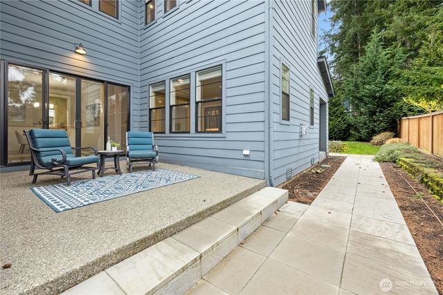 8784 NE Winslow Grove Ct, Bainbridge Island, WA 98110