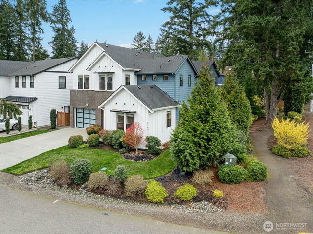 8784 NE Winslow Grove Ct, Bainbridge Island, WA 98110