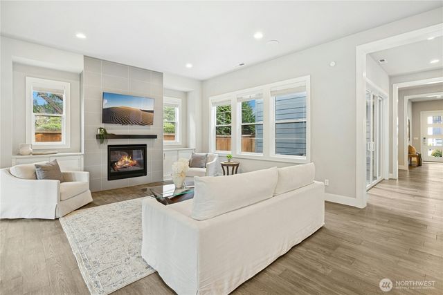 8784 NE Winslow Grove Ct, Bainbridge Island, WA 98110