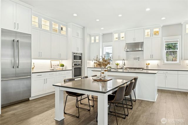 8784 NE Winslow Grove Ct, Bainbridge Island, WA 98110