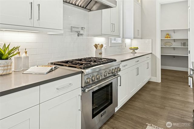 8784 NE Winslow Grove Ct, Bainbridge Island, WA 98110