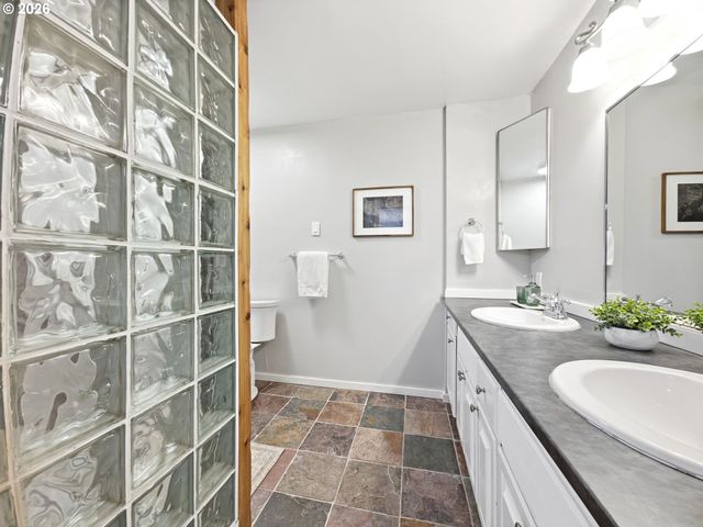 719 18TH St, Springfield, OR 97477