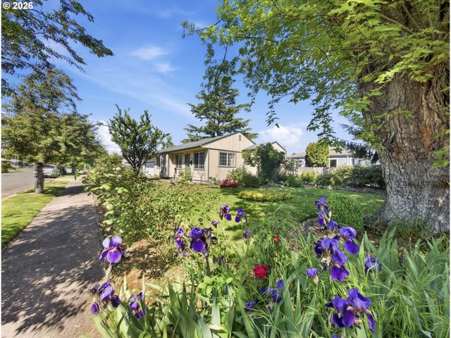 719 18TH St, Springfield, OR 97477