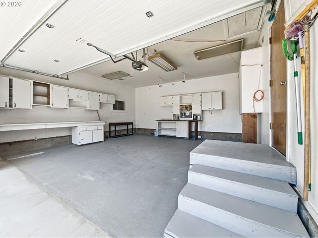 719 18TH St, Springfield, OR 97477