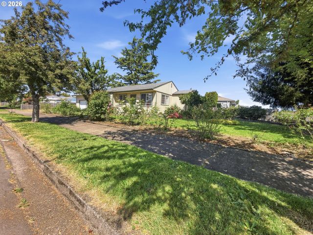 719 18TH St, Springfield, OR 97477