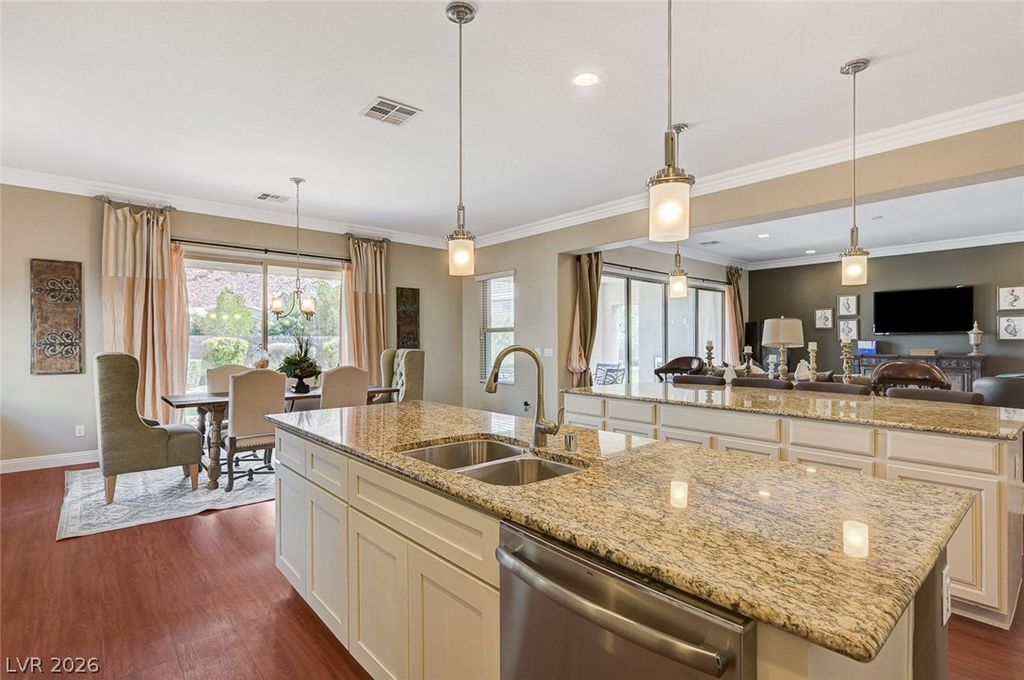Image 17 of property listing at 15 Bel Air Greens Circle, Las Vegas, NV 89141
