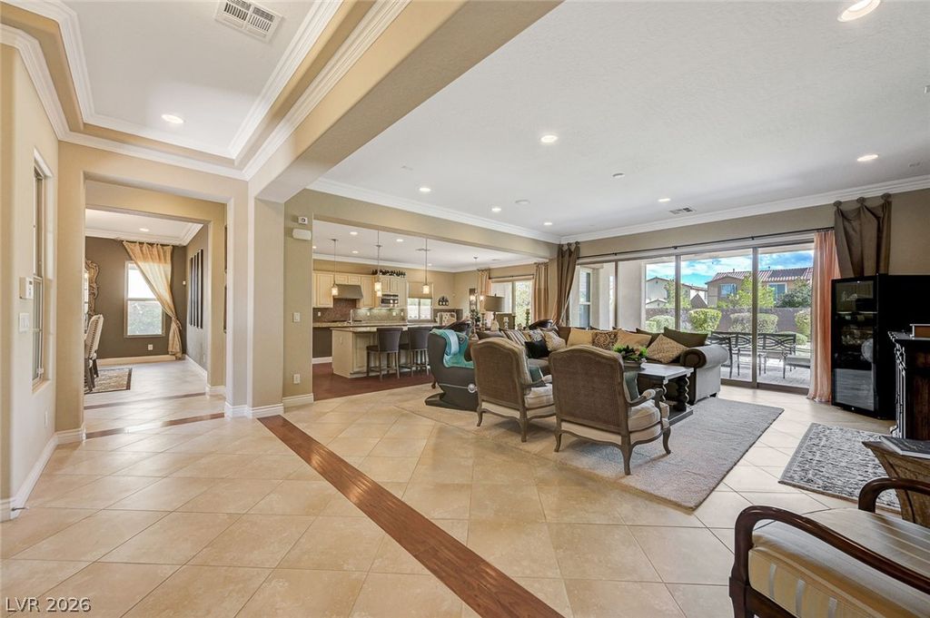 Image 5 of property listing at 15 Bel Air Greens Circle, Las Vegas, NV 89141
