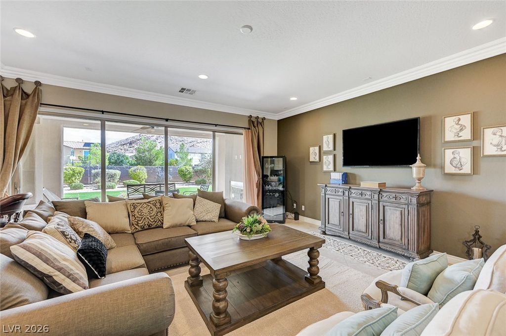 Image 7 of property listing at 15 Bel Air Greens Circle, Las Vegas, NV 89141
