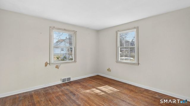 98 Oregon Avenue South, Milford, CT 06460