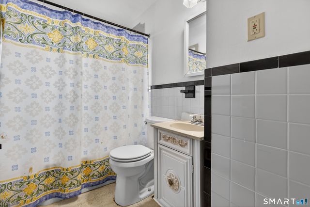 98 Oregon Avenue South, Milford, CT 06460