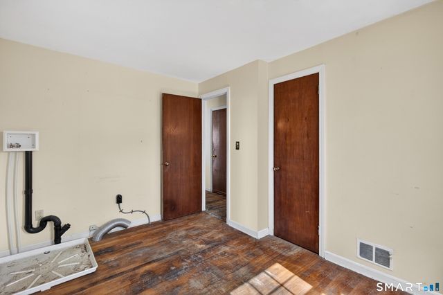 98 Oregon Avenue South, Milford, CT 06460