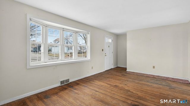 98 Oregon Avenue South, Milford, CT 06460