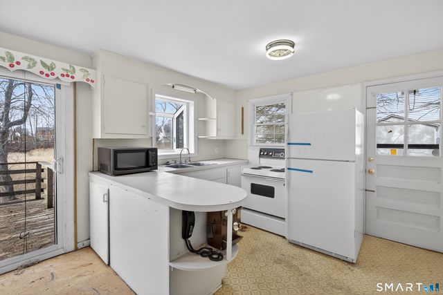 98 Oregon Avenue South, Milford, CT 06460