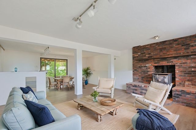 86 North Ave, Mendon, MA 01756