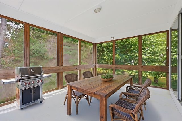 86 North Ave, Mendon, MA 01756