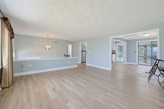 86 North Ave, Mendon, MA 01756