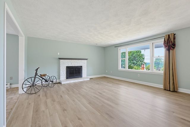 86 North Ave, Mendon, MA 01756